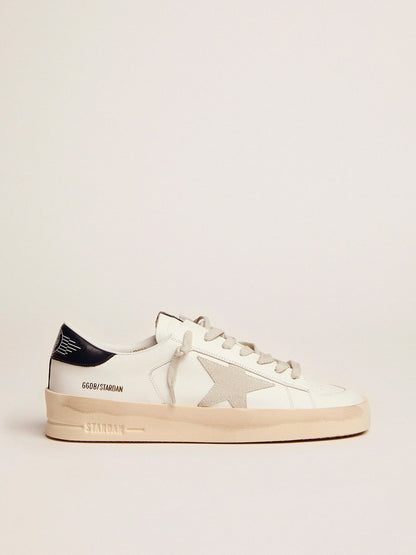 Stardan con stella in suede grigio ghiaccio e talloncino blu