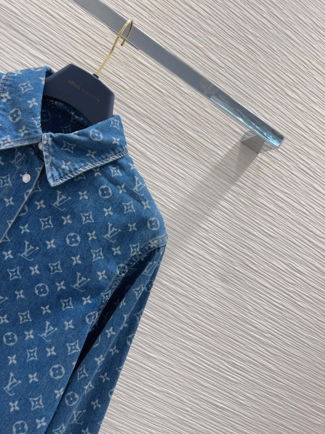 LV 25 Both Muscular Soft Denim Shirt Blue Cotton