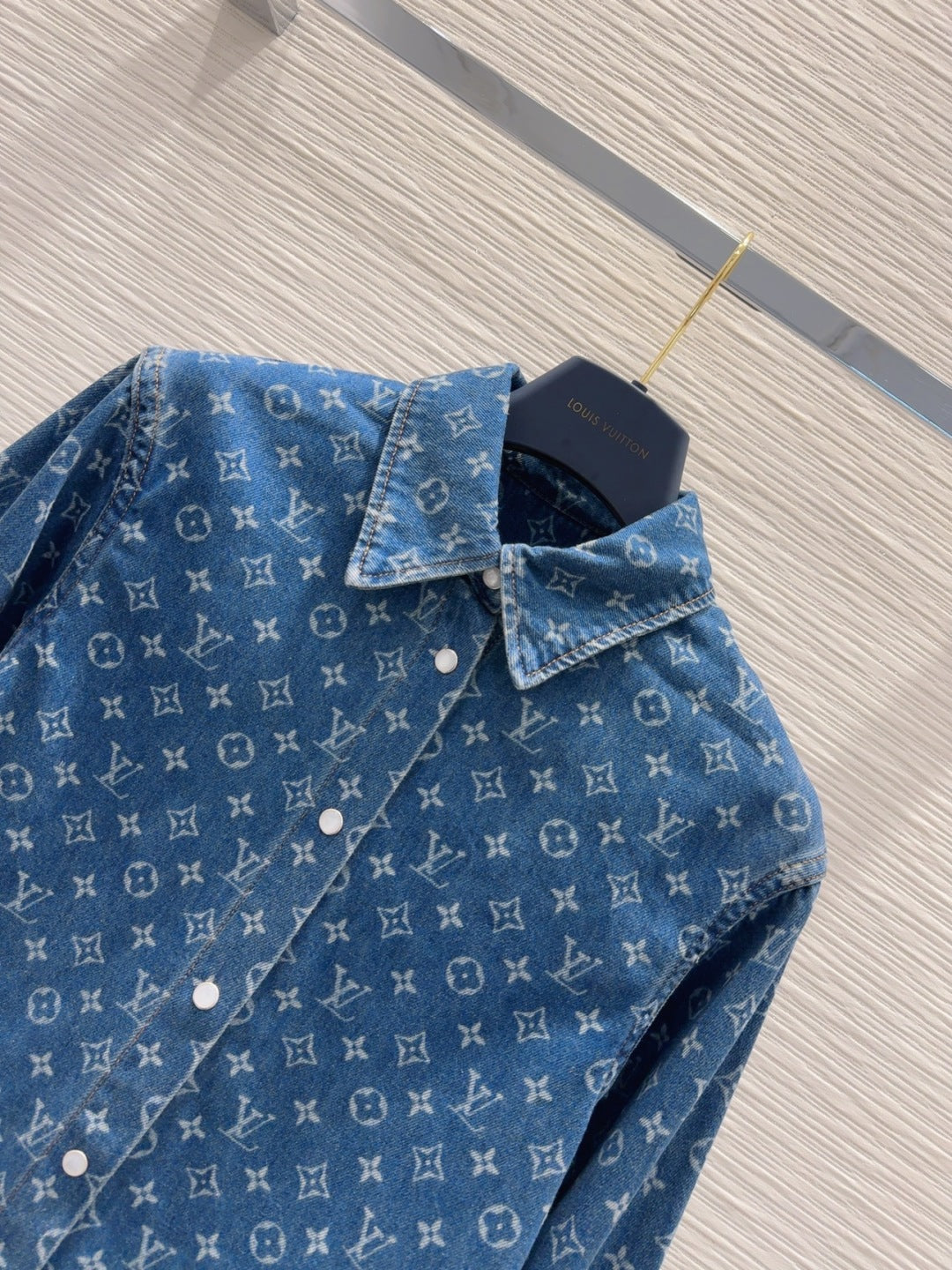 LV 25 Both Muscular Soft Denim Shirt Blue Cotton
