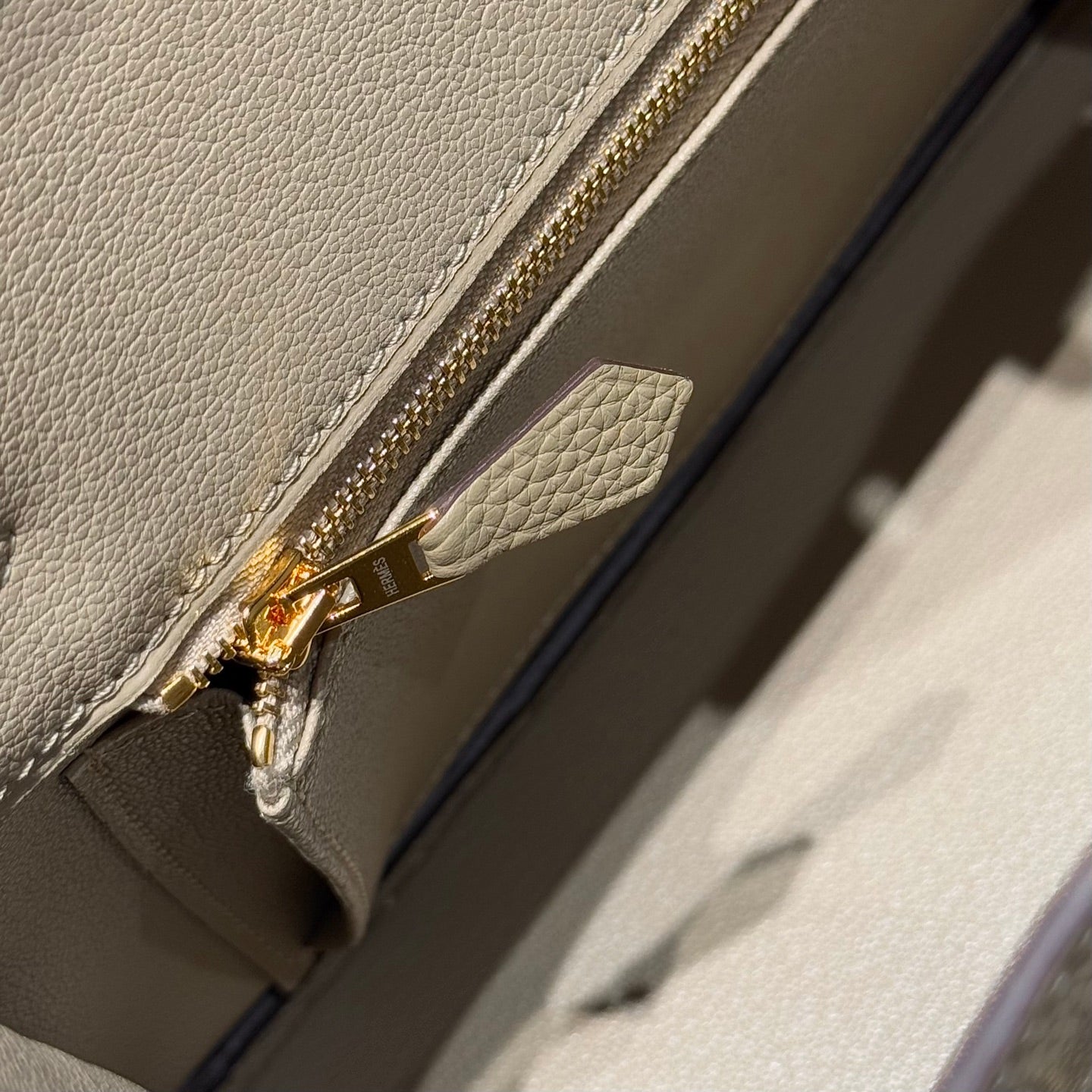 Hermes Birkin Beige with Gold Buckle Calfskin 255601